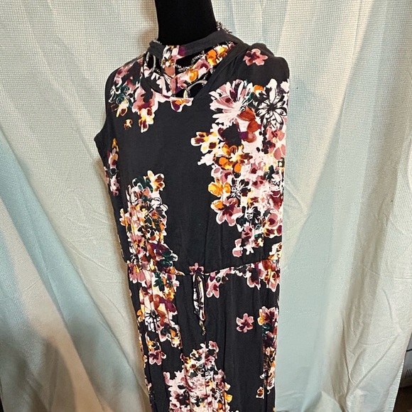 Maurices Dresses & Skirts - Floral Black sleeveless Maxi Dress/cinch waist Size Large thicker material